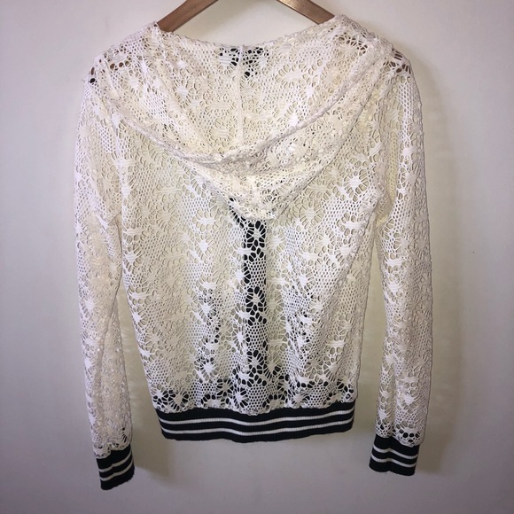Women’s white lace hooded top, ALMOST FAMOUS - Picture 2 of 4